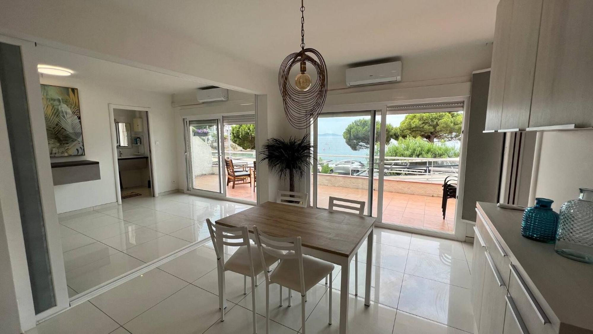 Precioso Apartamento Moderno En Primera Linea Del Mar Av-11 Roses Exterior photo